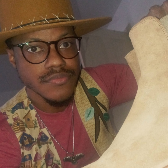 Confident's - Picture 6 of 15